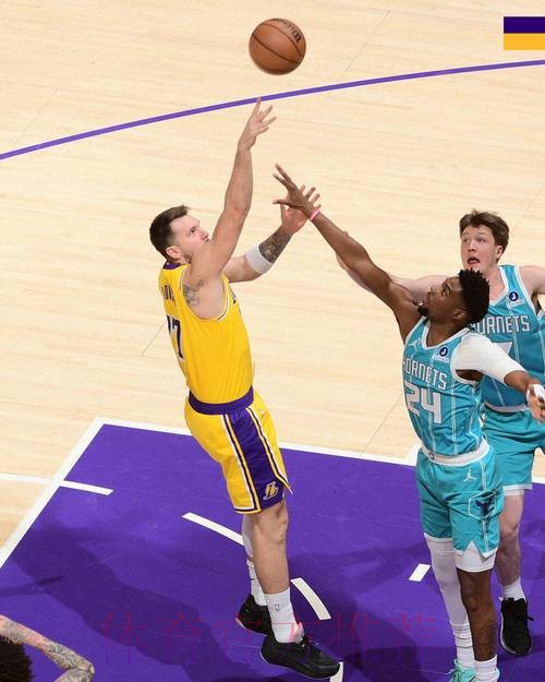 117-135!东契奇39分,詹姆斯29+9+6,湖人18分劣势不敌黄蜂 117-135!东契奇39分,詹姆斯29+9+6,湖人18分劣势不敌黄蜂